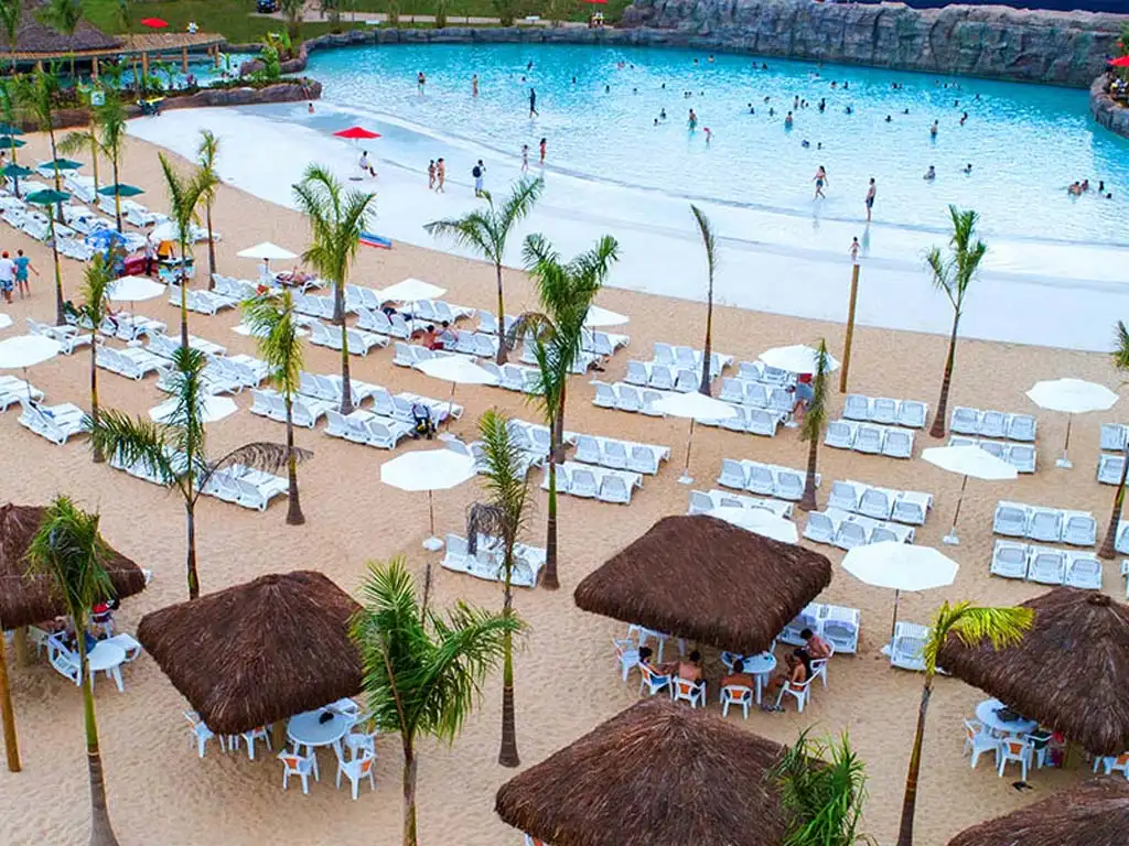 Piscinas y atracciones de Blue Park Foz do Iguaçu